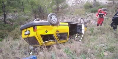 Dalaman'da uçuruma devrilen otomobilin sürücüsü kurtarıldı