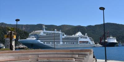 Marmaris'e 2024'ün ilk kruvaziyeri 490 yolcusuyla geldi