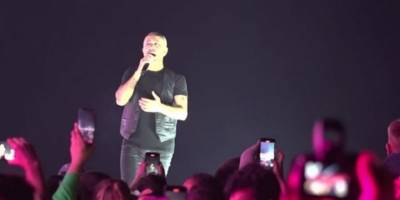 Haluk Levent, Adana'daki Uluslararası Portakal Çiçeği Karnavalı'nda sahne aldı