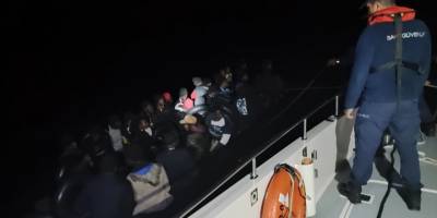 İzmir açıklarında 45 düzensiz göçmen yakalandı