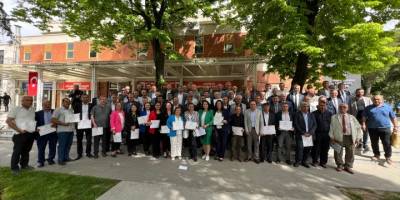 Akhisar'da muhtar seçilenler mazbatalarını aldı