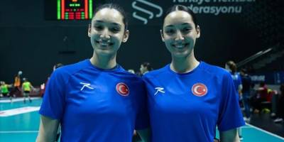 "İkiz kızlar" ailelerinden gizli başladıkları hentbolu, A2 Milli Takımı'nda sürdürüyor