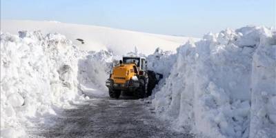 Muş'ta karla mücadele ekipleri kış boyunca kilometrelerce yolu kardan temizledi