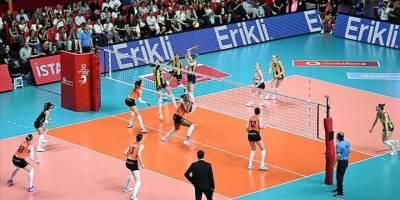 Vodafone Sultanlar Ligi play-off finalinde Eczacbıaşı Dynavit seride durumu 2-2'ye getirdi