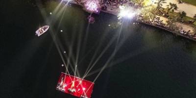 Uluslararası Portakal Çiçeği Karnavalı'nda Seyhan Nehri üzerinde konser