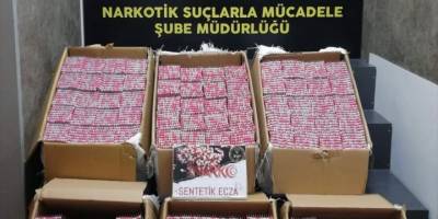 İzmir'e kargoyla gönderilen kutuda 120 bin 800 sentetik ecza ele geçirildi