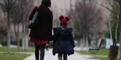 Koruyucu aile yanında bakımı sağlanan çocuk sayısı 10 bin 84'e ulaştı