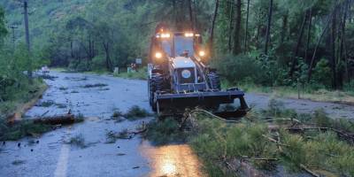 Marmaris'te "tam fırtına" etkili oldu