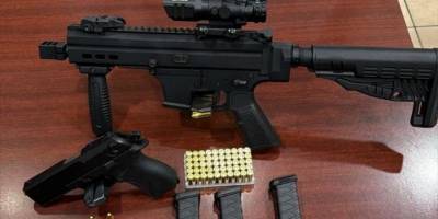 İzmir'de evde biri uzun namlulu tam otomatik iki silah ele geçirildi