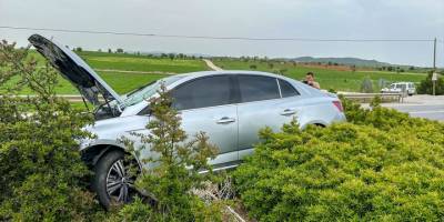 Uşak'ta iki otomobilin çarpıştığı kazada 5 kişi yaralandı