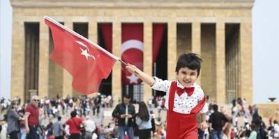 Anıtkabir, 23 Nisan'da 100 bini aşkın ziyaretçiyi ağırladı