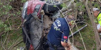 Aydın'da şarampole devrilen otomobildeki anne öldü, bebeği ve eşi yaralandı