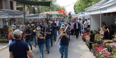Bayındır'da çiçek festivali başladı