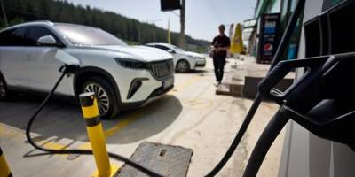 Elektrikli araç sayısı artınca işletmeciler de iş yerlerine şarj üniteleri kurmaya başladı