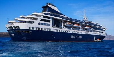 Depremzedelere barınak olan yüzen otel, Ege adalarına turist taşıyor