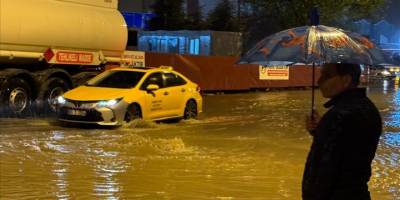 Van'da sağanak, yaşamı olumsuz etkiledi