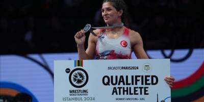 Milli güreşçi Nesrin Baş, Paris 2024 Olimpiyat Oyunları'na kota aldı