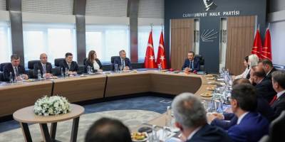 CHP Genel Başkanı Özel, partisinin il belediye başkanlarıyla toplantı yaptı