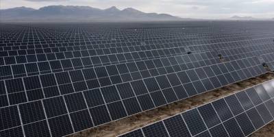 Bakan Bayraktar, nisanda güneş ve rüzgardan elektrik üretiminde rekor kırıldığını bildirdi