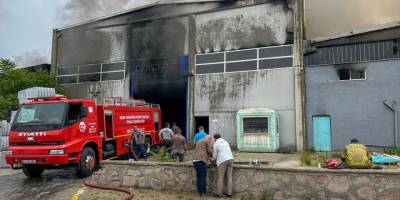 Uşak'ta tekstil fabrikasında çıkan yangın söndürüldü