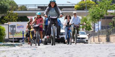 Bisiklet tutkunu kadın, bisikletli turistleri evinde misafir ediyor