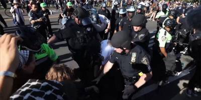 New York'taki Filistin'e destek gösterileri sırasında AA foto muhabirine polisten sert müdahale