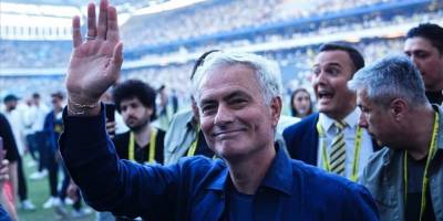 Jose Mourinho resmen Fenerbahçe'de
