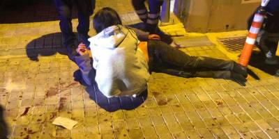 Annesiyle sevgilisini yakalayan lise öğrencisi dehşet saçtı: 2 yaralı