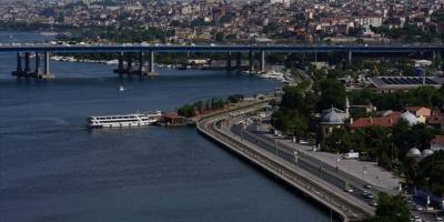 Haliç'te suyun rengi değişti