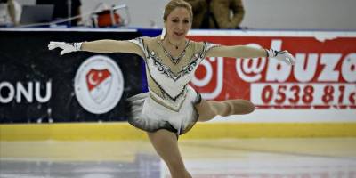 Artistik buz pateninin "Altın Kuğu"su yeni madalyalar peşinde