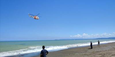 Düzce'de denizde boğulma tehlikesi geçiren 4 kişi kurtarıldı, kaybolan genç aranıyor