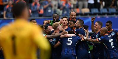 Hollanda, Polonya'yı geriden gelerek mağlup etti