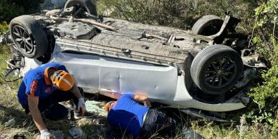 Kütahya'da şarampole devrilen otomobildeki 6 kişi yaralandı