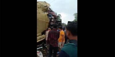 Hindistan'da iki trenin çarpışması sonucu 8 kişi hayatını kaybetti