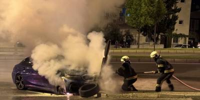 Denizli'de otomobilin kaza yaptığı anlar araç kamerasında