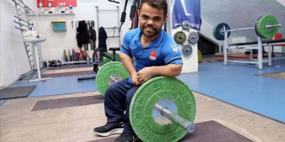 Milli para halterci Abdullah Kayapınar'dan Dünya Kupası'nda gümüş madalya