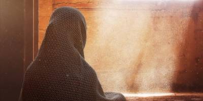 İran cumhurbaşkanı adayları internet yasakları ve zorunlu başörtüsü uygulamasını tartıştı