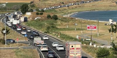 Yollarda bayram tatili dönüşü hareketliliği yaşanıyor