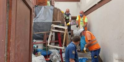 Başkentte belediye ekiplerinin temizlediği evden 2 kamyon çöp çıktı