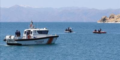 Van Gölü'nde kaybolan genci arama çalışmaları üçüncü gününde sürüyor