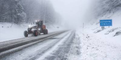 Domaniç Dağları'nda kar yağışı etkili oluyor