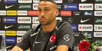 Milli futbolcu Cenk Tosun, Vincenzo Montella'dan forma bekliyor