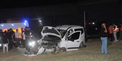 Şırnak'ta refüje çarpan hafif ticari araçtaki 8 kişi yaralandı