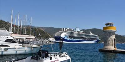 Yolcu gemisi "Marella Discovery" 1850 yolcusuyla Marmaris'e geldi