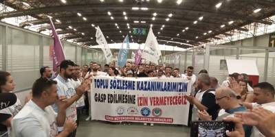 İzmir Büyükşehir Belediyesi memurları bordro yaktı