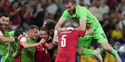 Gürcistan, lider Portekiz'i devirerek son 16 turuna yükseldi