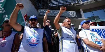 İzmir Büyükşehir Belediyesi memurları yarım gün iş bıraktı
