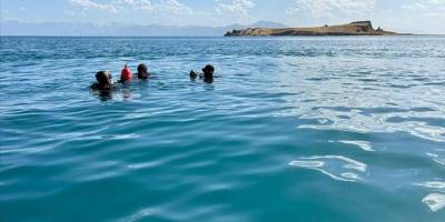 Van Gölü'nde kaybolan genci arama çalışmaları devam ediyor