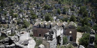 Fethiye'deki "Hayalet köy" turistlerin ziyaretleriyle canlanıyor