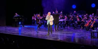 Şarkıcı Levent Yüksel, müzik hayatının 30. yılını konserle kutladı